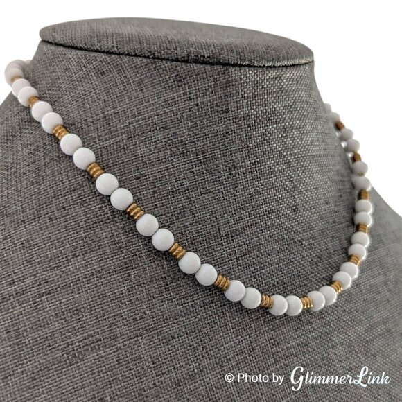 Liz Claiborne Crazy Horse Lucite Bead Gold Tone Choker Necklace - Picture 2 of 9